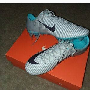 Soccer cleats